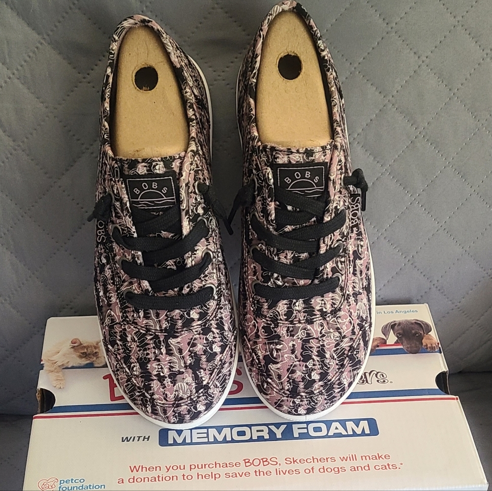 Brand new pair of Bob's by Skechers size 7